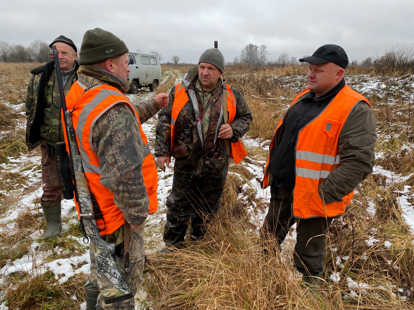 Сигнальный жилет на охоте: прихоть или необходимость?