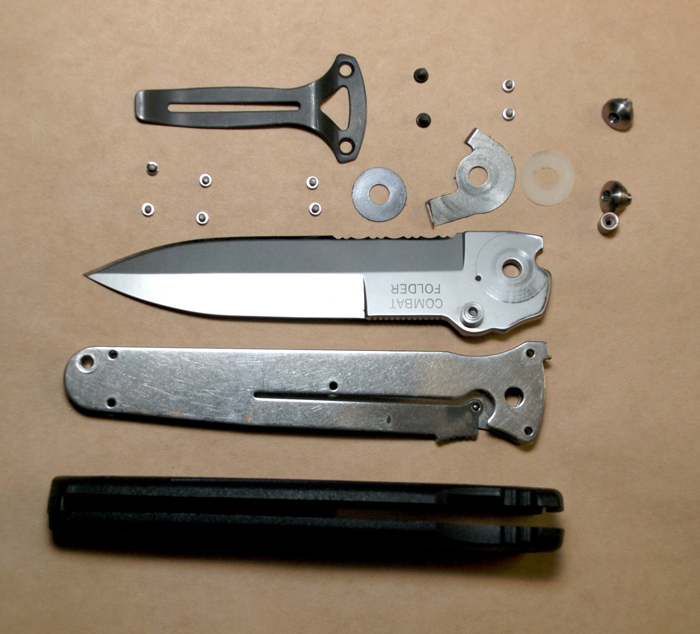 Два ножа одного дизайна