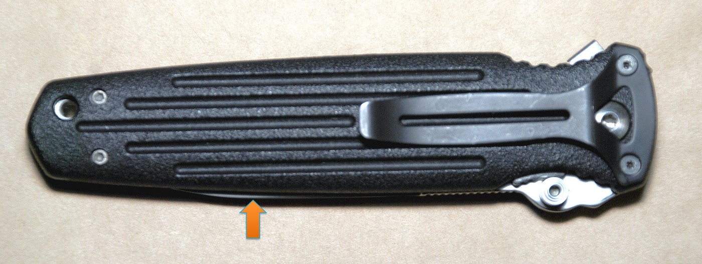 Два ножа одного дизайна