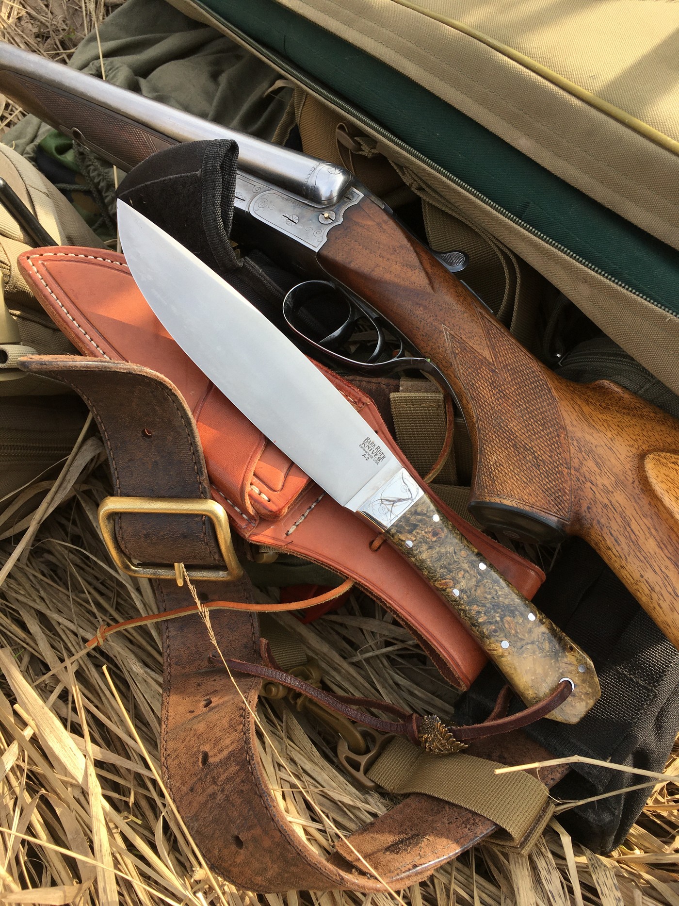 Листья острые с добычею кружатся…