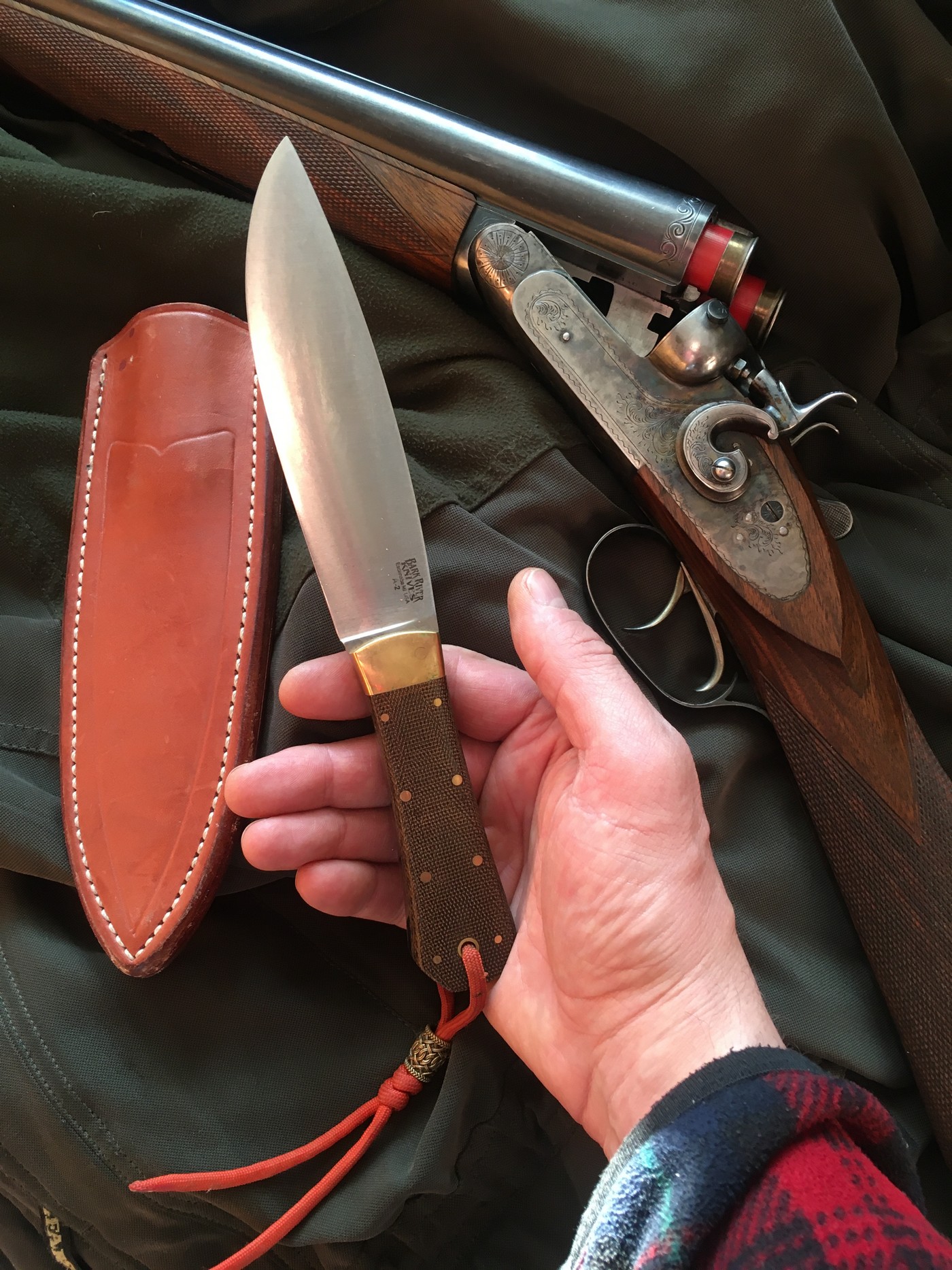 Листья острые с добычею кружатся…