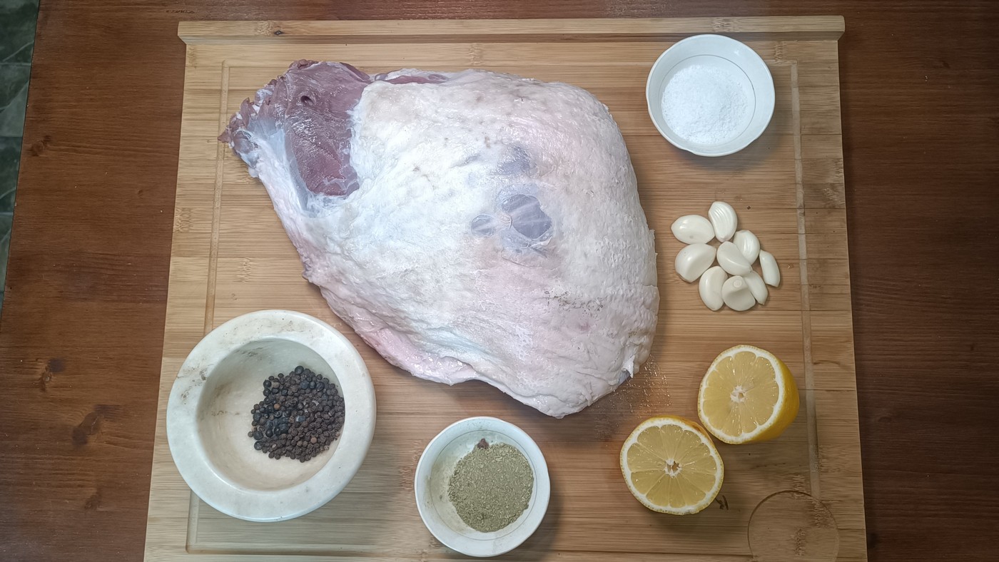 Окорок кабана в духовке