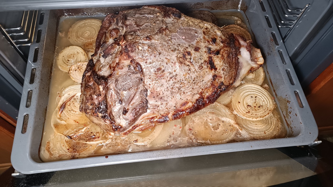 Окорок кабана в духовке