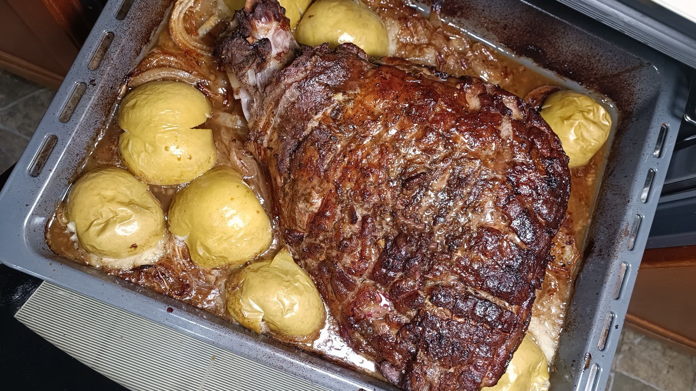 Окорок кабана в духовке