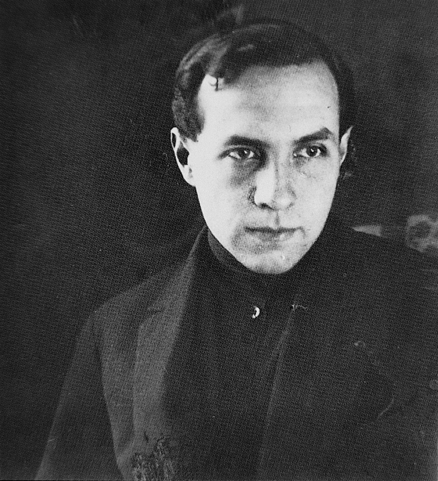 «Жизнь вернулась так же беспричинно, как когда-то странно прервалась…»