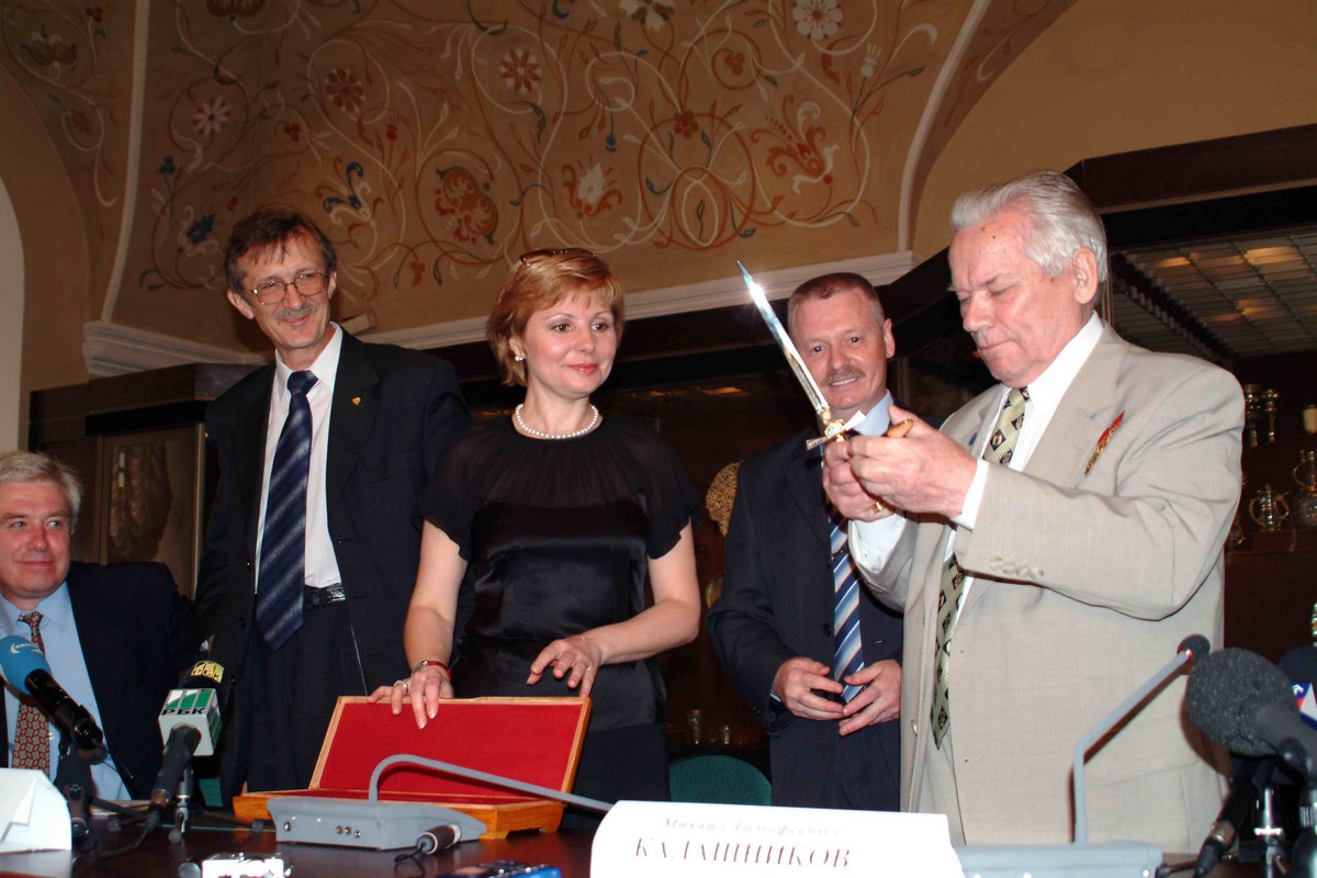 «Космический» кортик